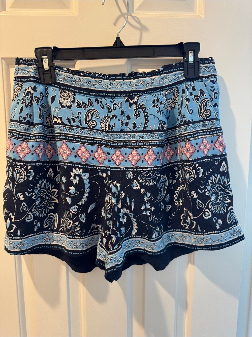 LOFT Navy and Light Blue Paisley Print Shorts M